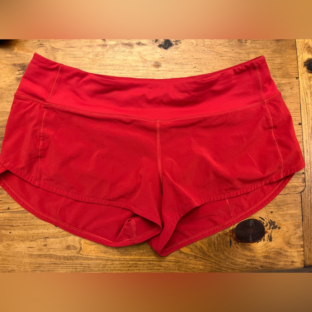 Lululemon Speed Up shorts size 8 Carnation Red